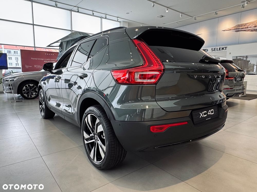 Volvo XC 40 B3 Ultra Dark - 2
