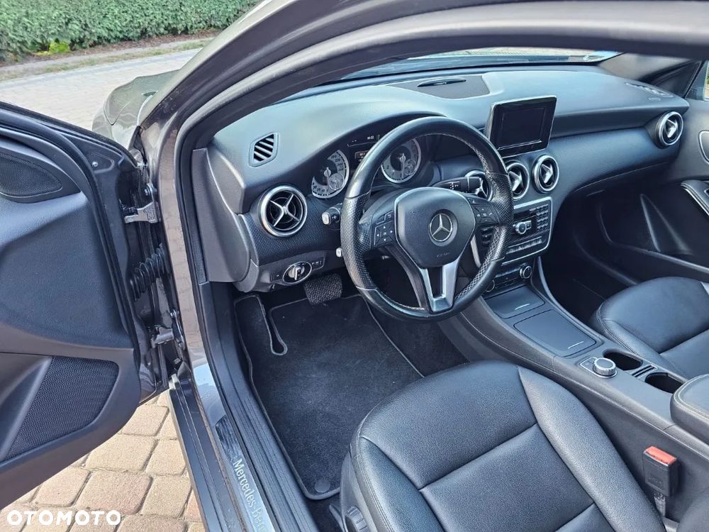 Mercedes-Benz Klasa A 180 (BlueEFFICIENCY) 7G-DCT Urban - 25