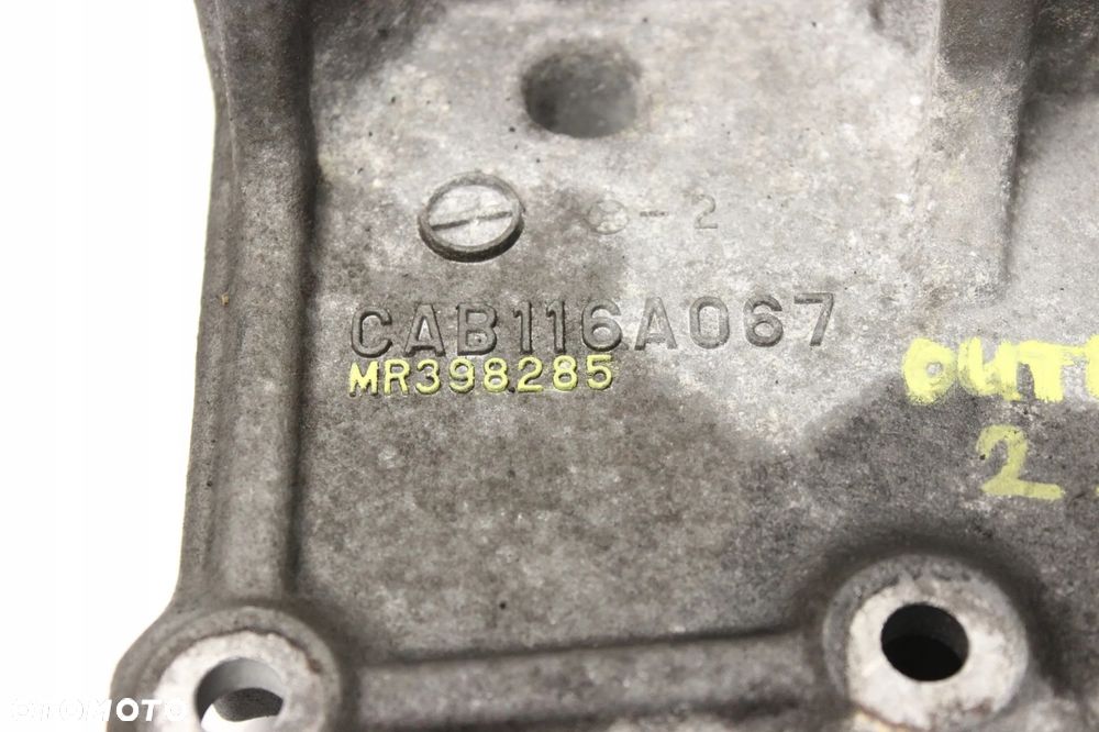 MITSUBISHI OUTLANDER 2.4 B ŁAPA WSPORNIK PODSTAWA SPRĘŻARKI MR398285 - 3