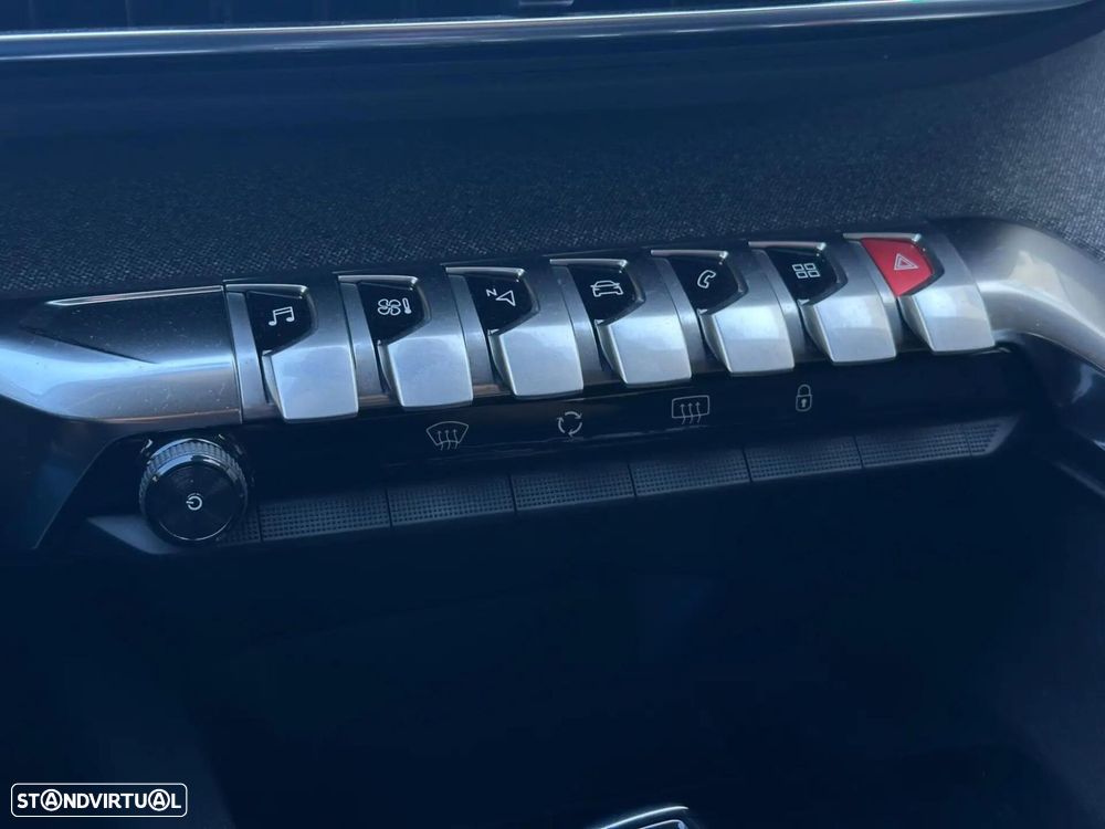 Peugeot 3008 PureTech 130 Stop & Start GPF EAT8 Allure - 24