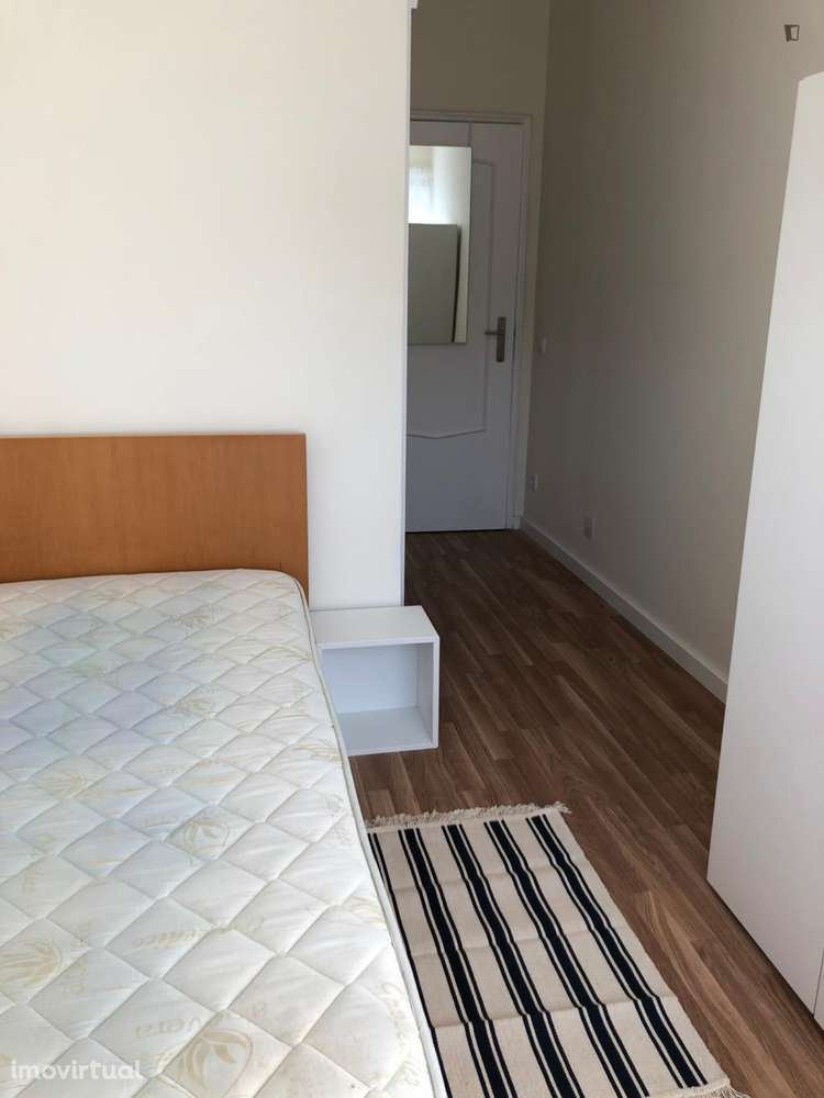 Quarto - localizado em Paranhos Porto - Grande imagem: 5/27