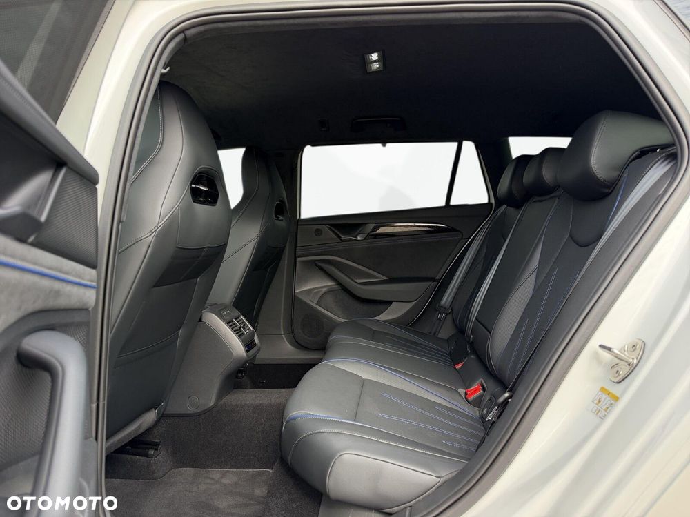 Volkswagen Passat Variant 2.0 TDI SCR 4Mot R-Line DSG - 13