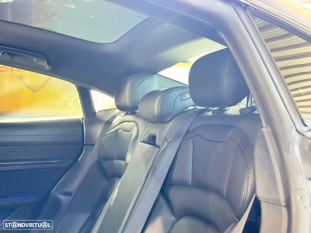 Porsche Taycan 4S - 18