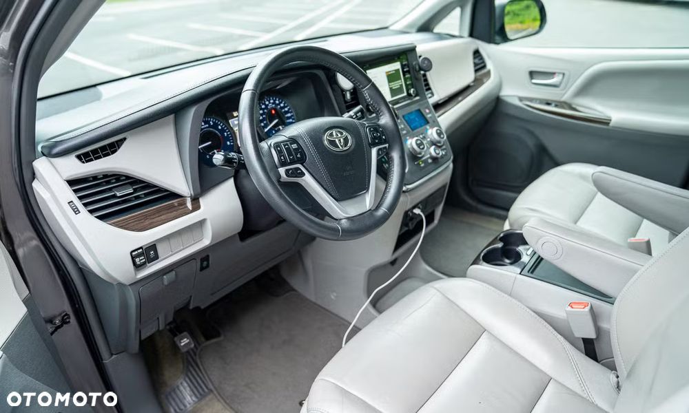 Toyota Sienna - 7