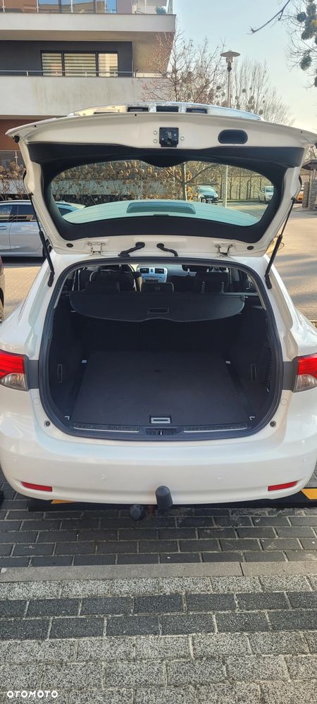 Toyota Avensis 1.6 Active - 10