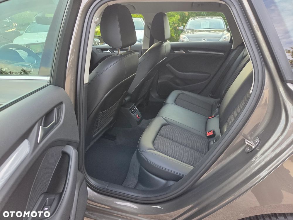 Audi A3 Sportback 2.0 TDI S tronic Ambiente - 24