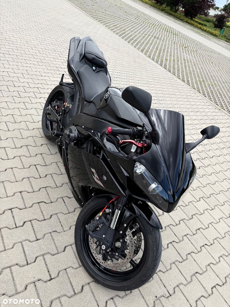 Yamaha R1 - 3