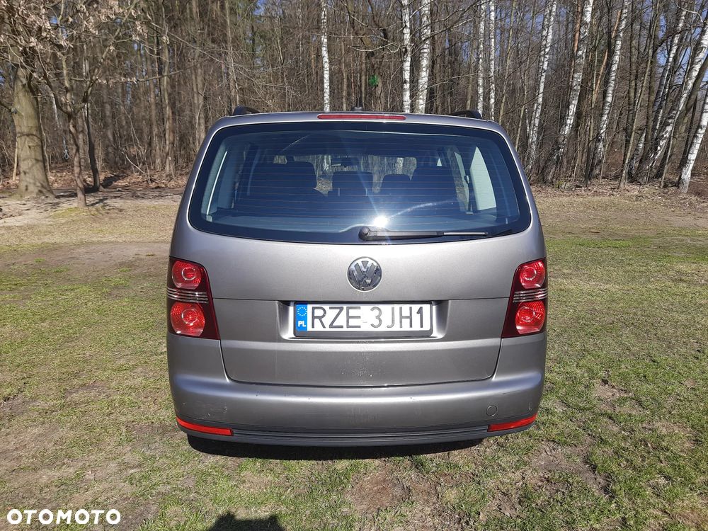 Volkswagen Touran - 5