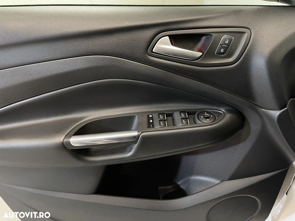 Ford Kuga 2.0 TDCi 4WD Powershift ST-Line - 22