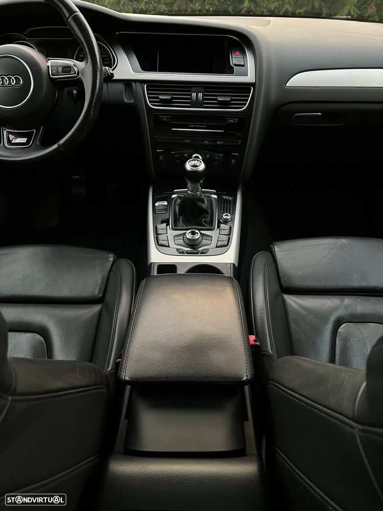 Audi A4 Avant 2.0 TDI S-line - 31