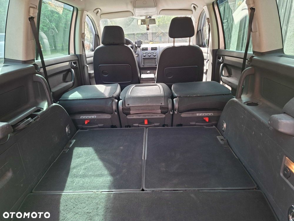Volkswagen Touran - 14