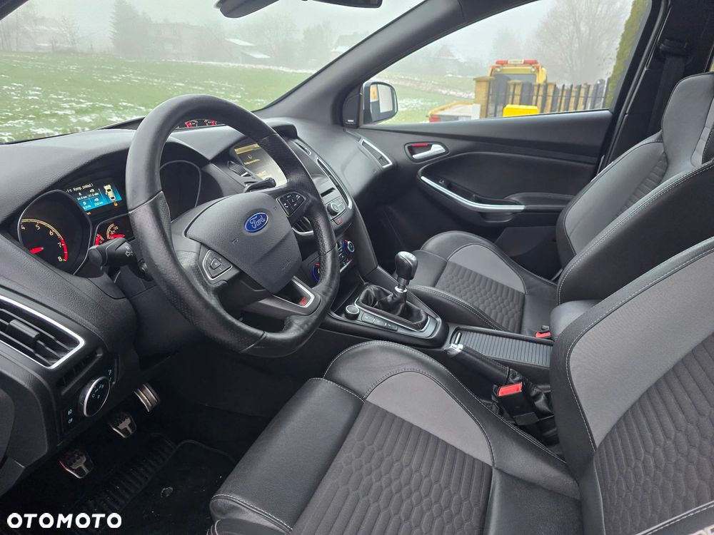 Ford Focus 2.0 EcoBoost ST mit Leder-Exclusiv-Paket - 18