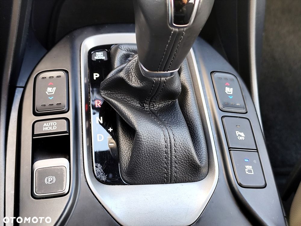 Hyundai Grand Santa Fe - 21