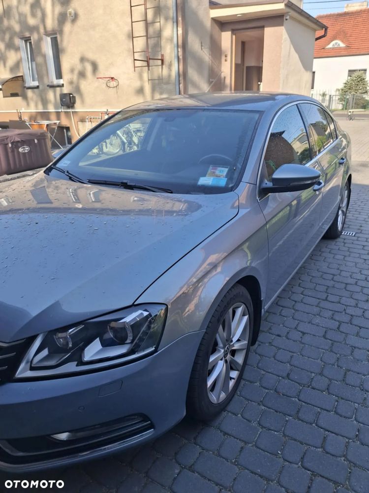 Volkswagen Passat 2.0 TDI Highline DSG - 2