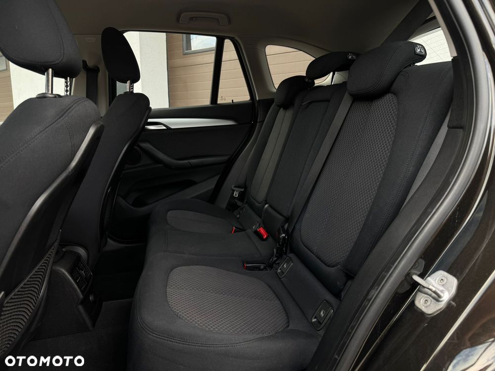 BMW X1 sDrive18i Sport Line - 18