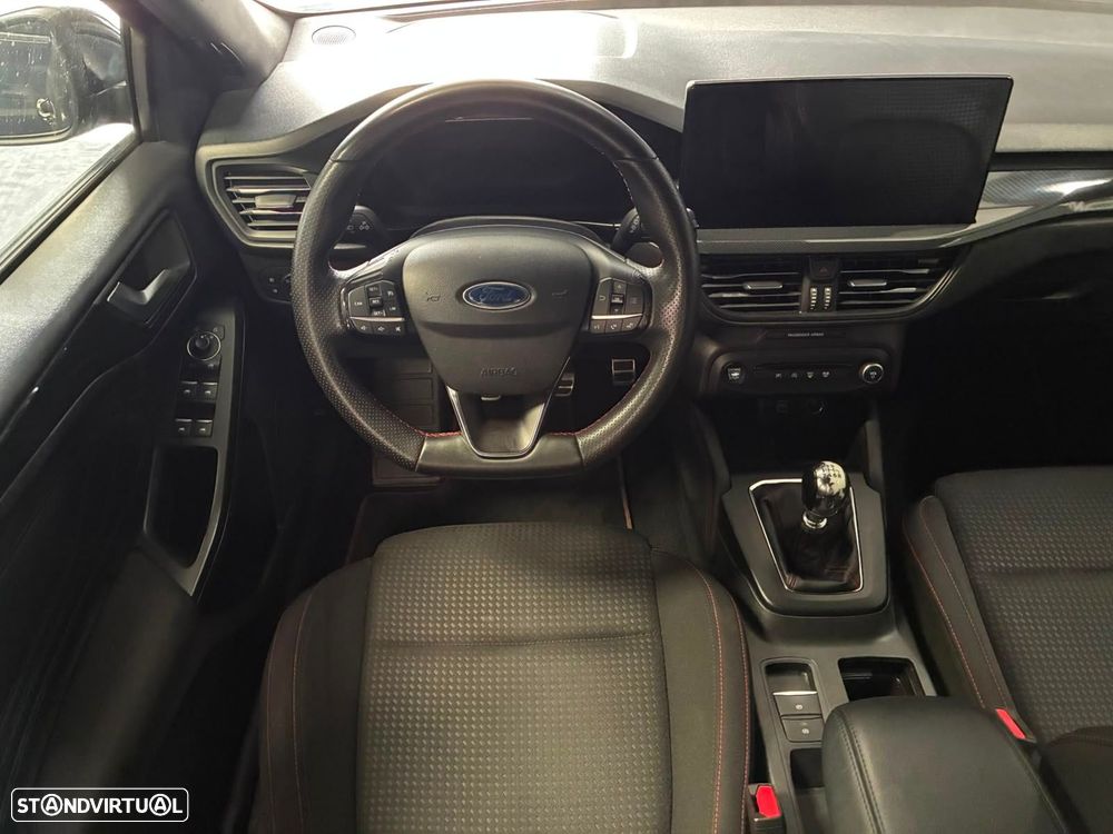 Ford Focus 1.0 EcoBoost MHEV ST-Line X - 33