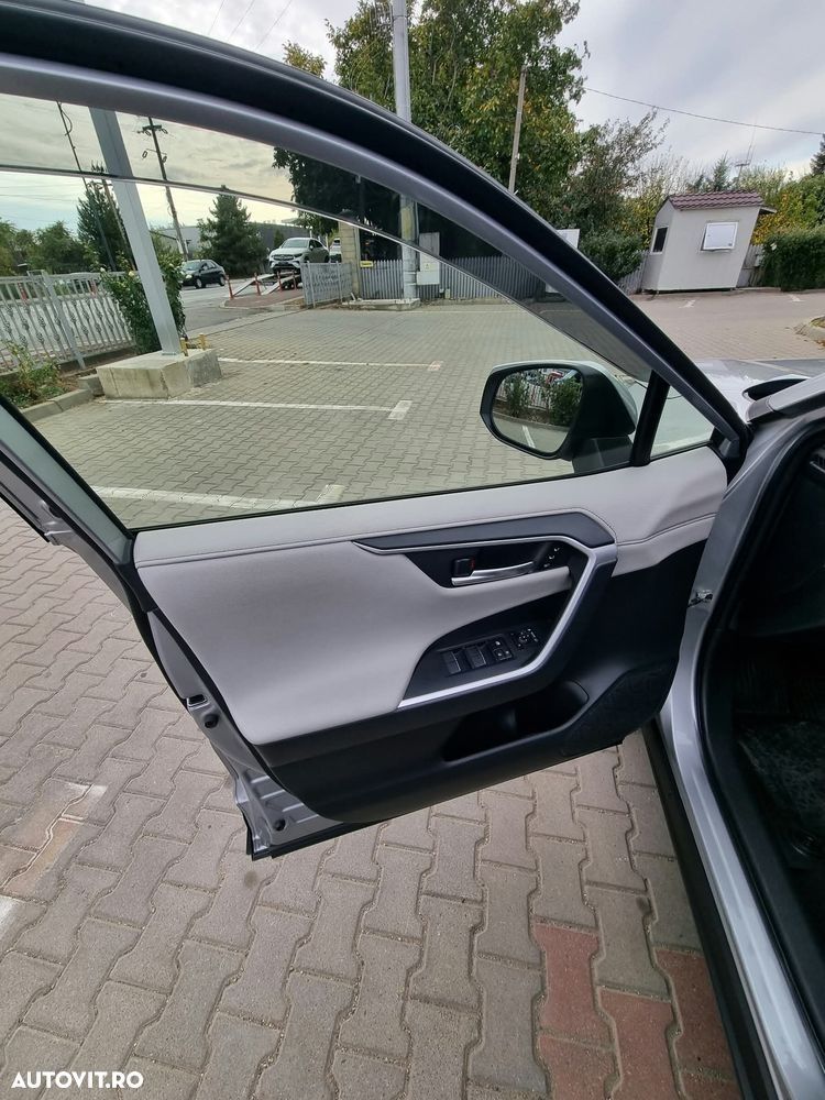 Toyota RAV4 - 6