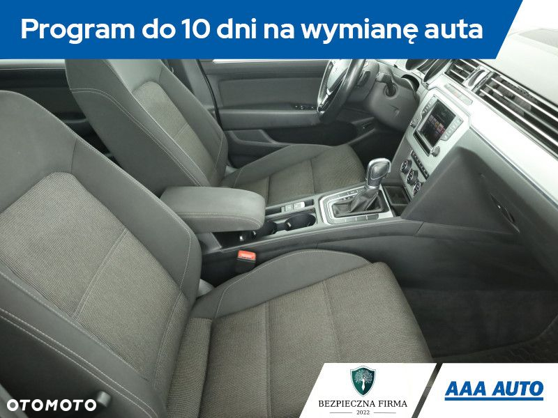 Volkswagen Passat - 8