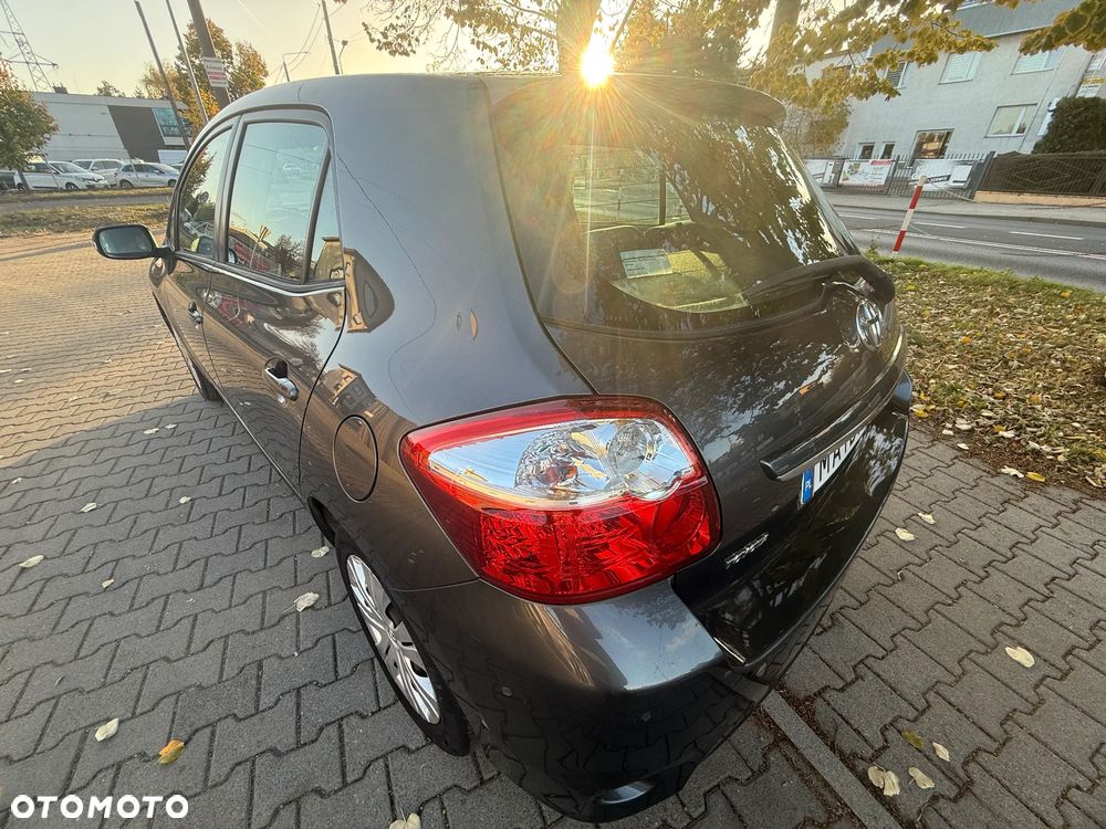 Toyota Auris - 11