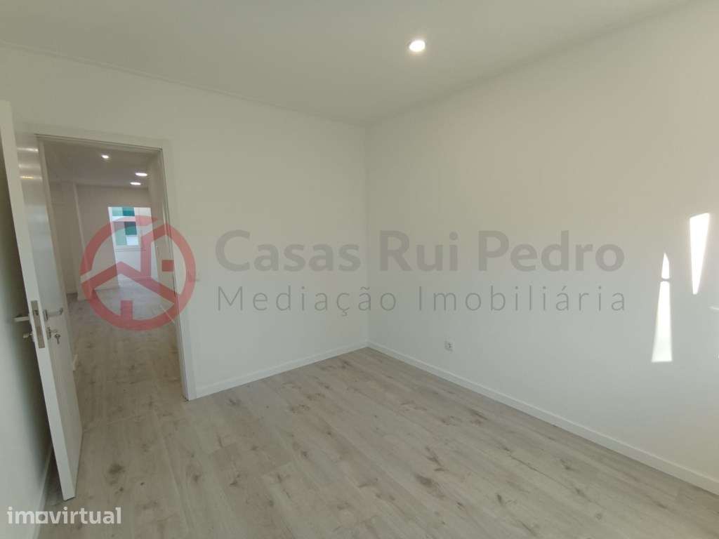 Apartamento T1 com Quintal, Barreiro - Grande imagem: 2/11