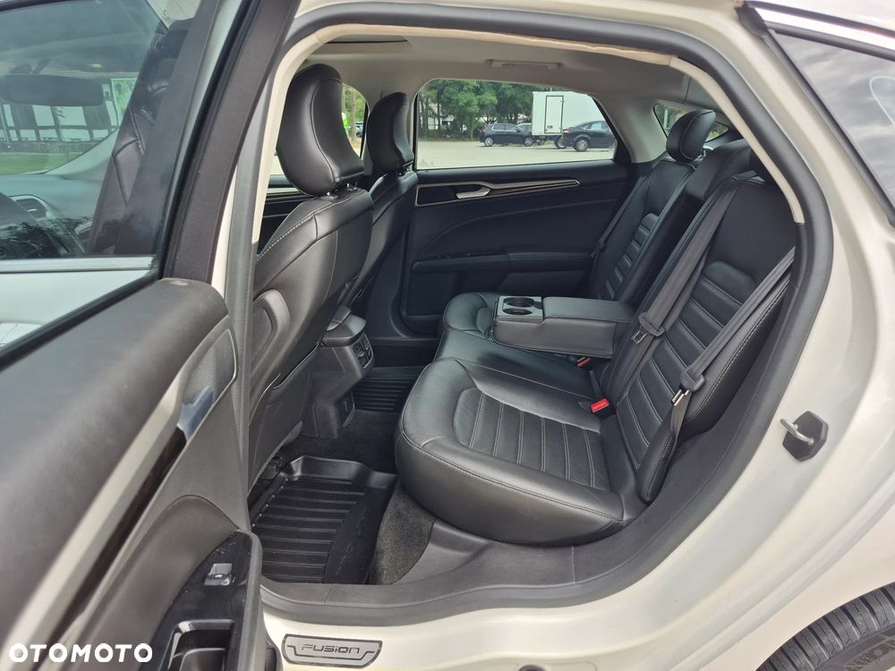 Ford Fusion - 23