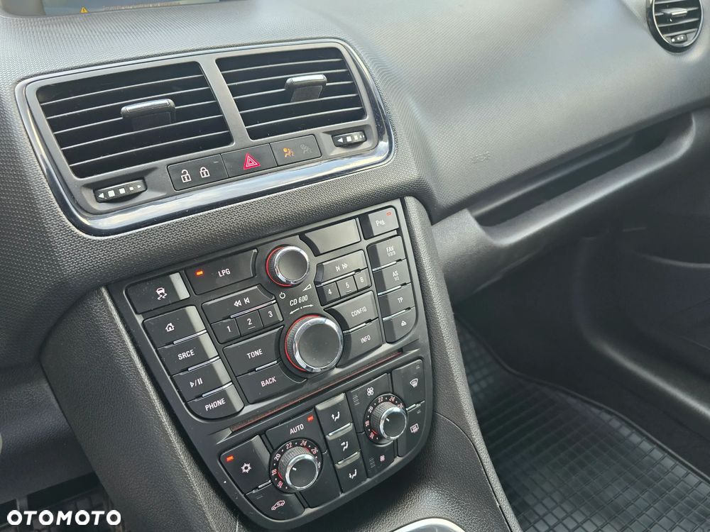Opel Meriva 1.4 T Cosmo S&S - 24