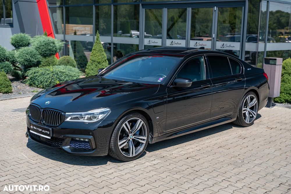 BMW Seria 7 740e iPerformance - 32