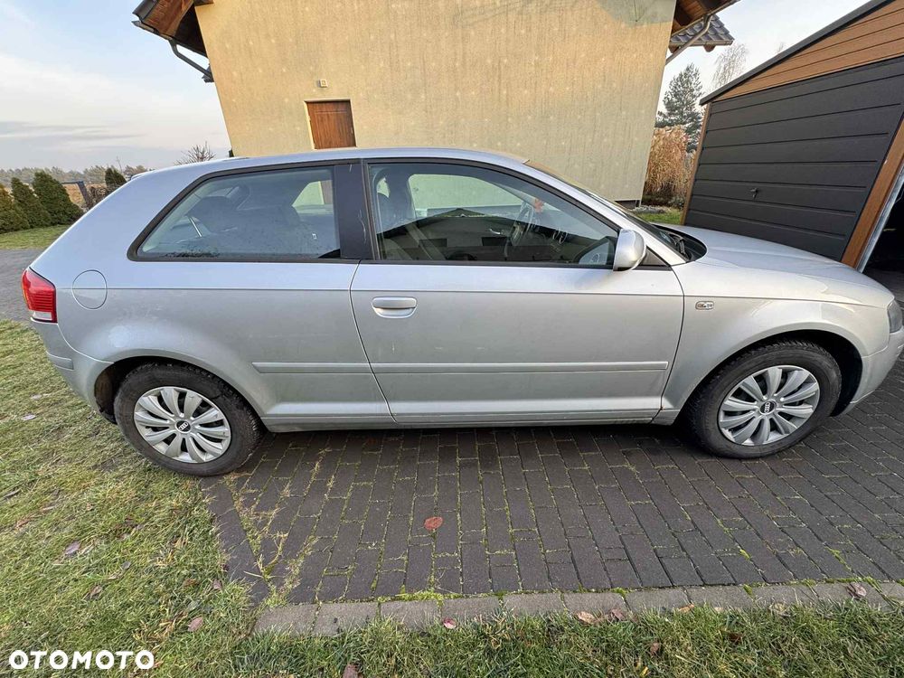Audi A3 3-drzwiowe 1.6 Attraction - 4