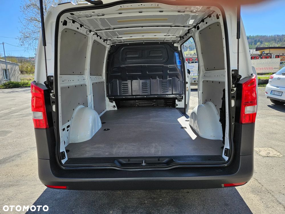 Mercedes-Benz VITO 4X4 LONG KLIMA AUTOMAT REJ.02 2021 3OSOBOWY CIEŻAROWY - 16