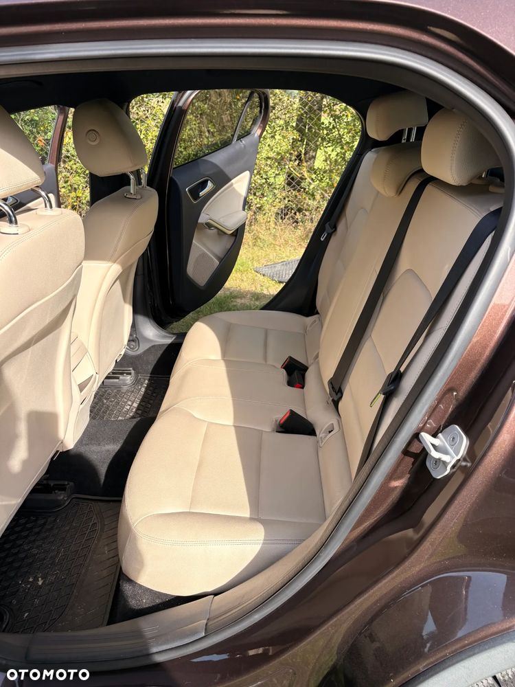 Mercedes-Benz GLA - 8