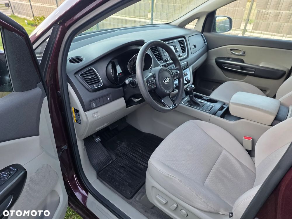 Kia Sedona - 5