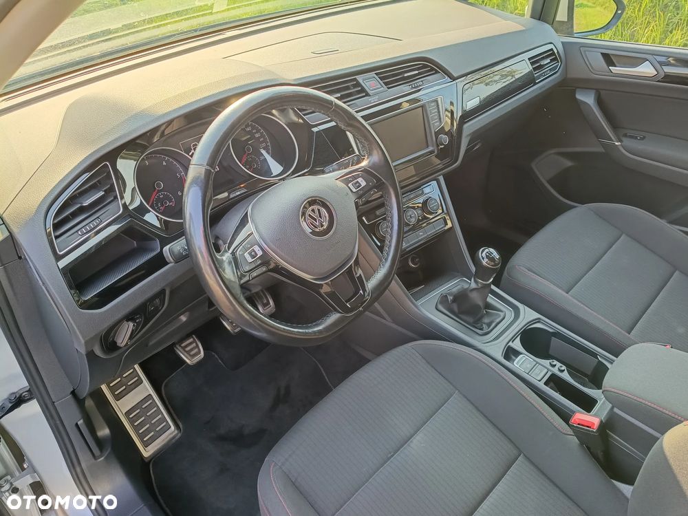 Volkswagen Touran - 11