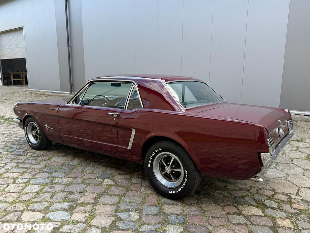 Ford Mustang - 4