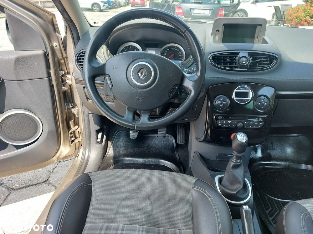 Renault Clio - 18