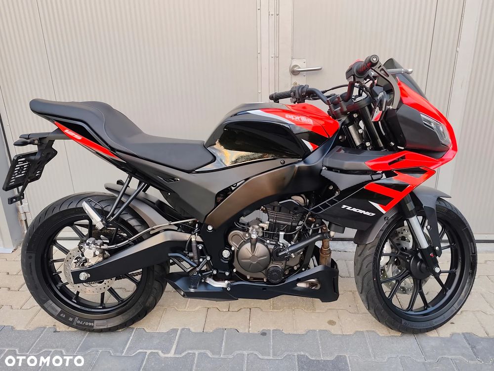 Aprilia Tuono - 1