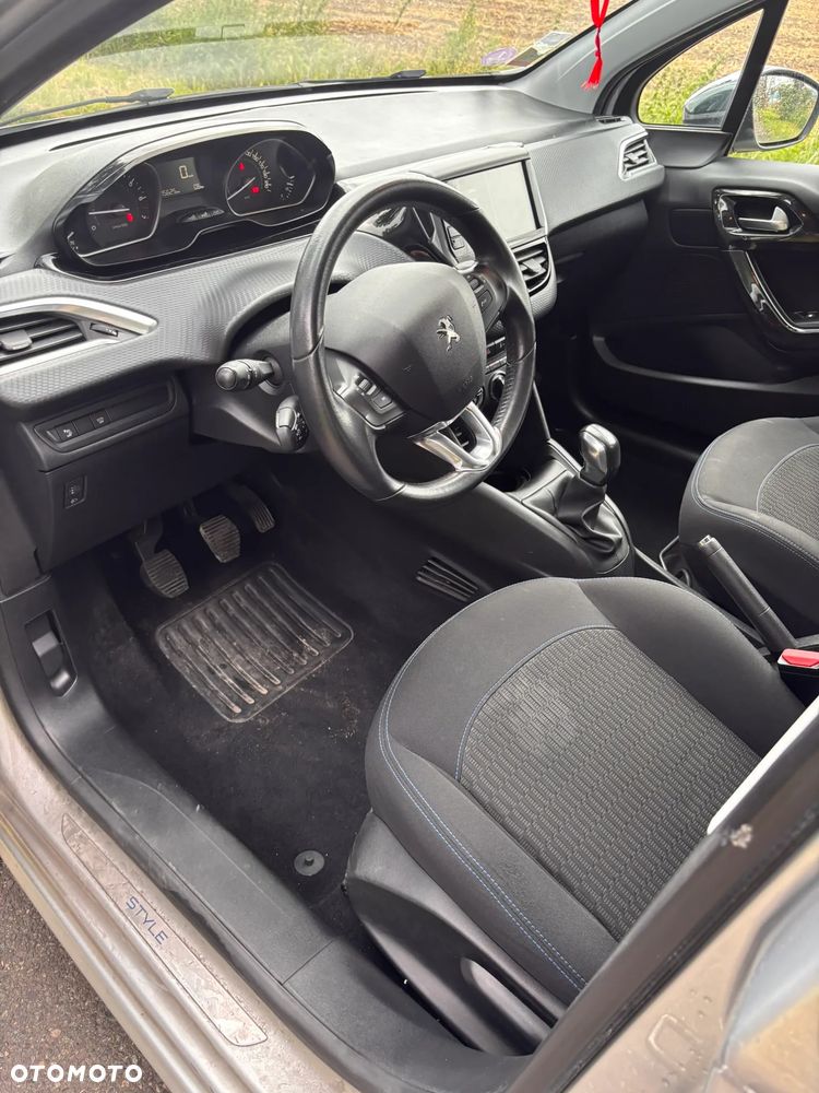 Peugeot 208 PureTech 82 Start & Stop Style - 17