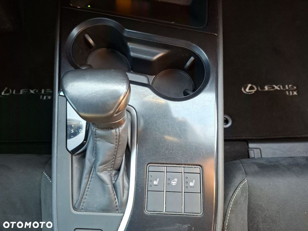 Lexus UX 250h GPF Business 2WD - 30
