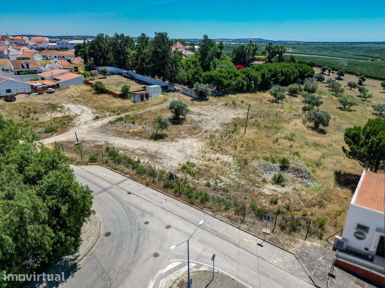 Terreno Urbano com 2.500 m², capacidade construção de 1.500m2, habitac - Grande imagem: 4/26