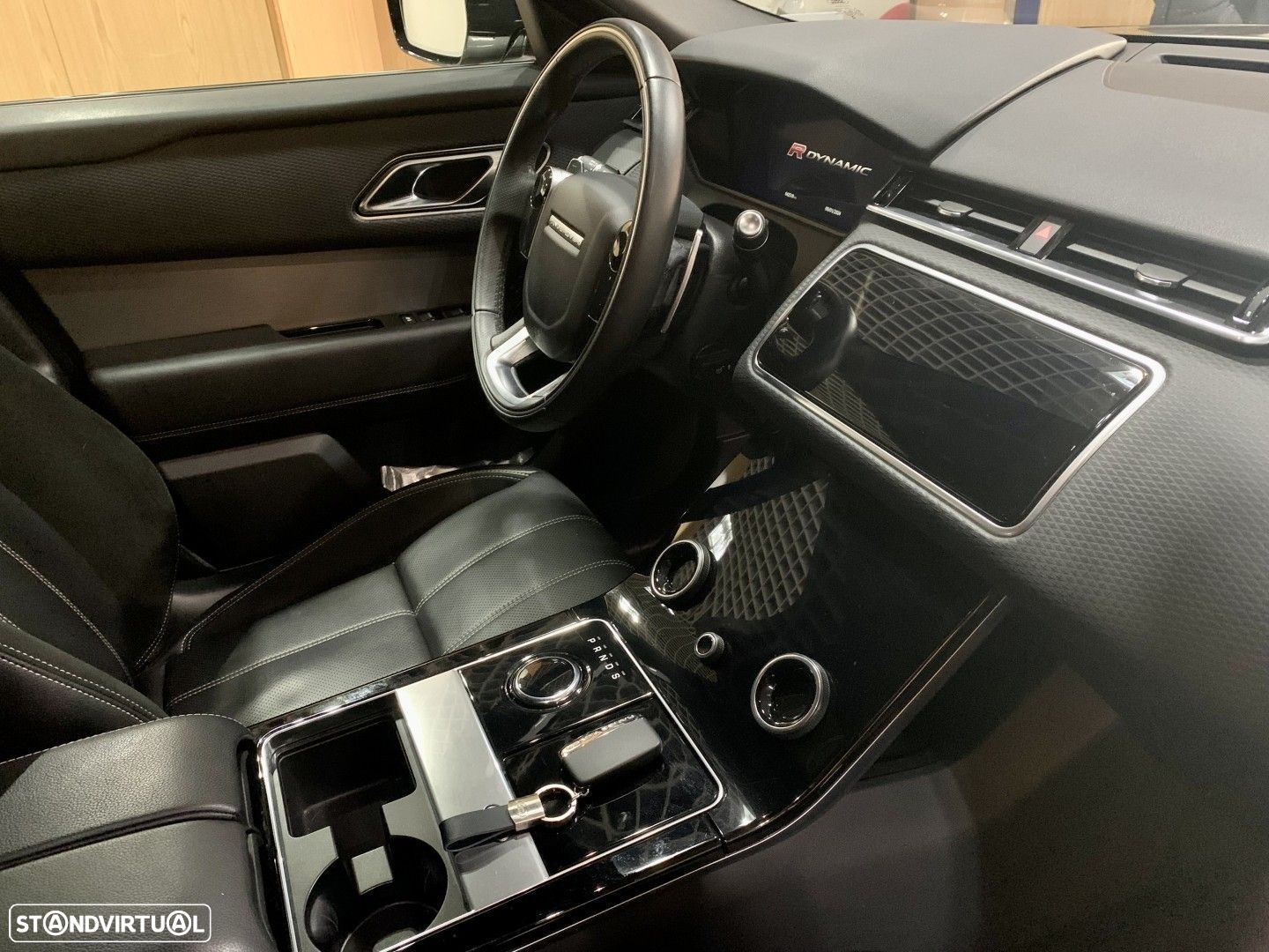 Land Rover Range Rover Velar 2.0 D R-Dynamic S - 17