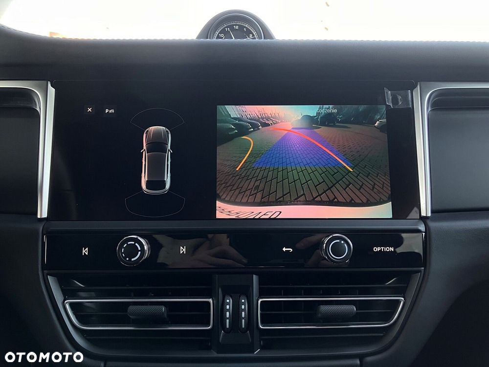 Porsche Macan - 24