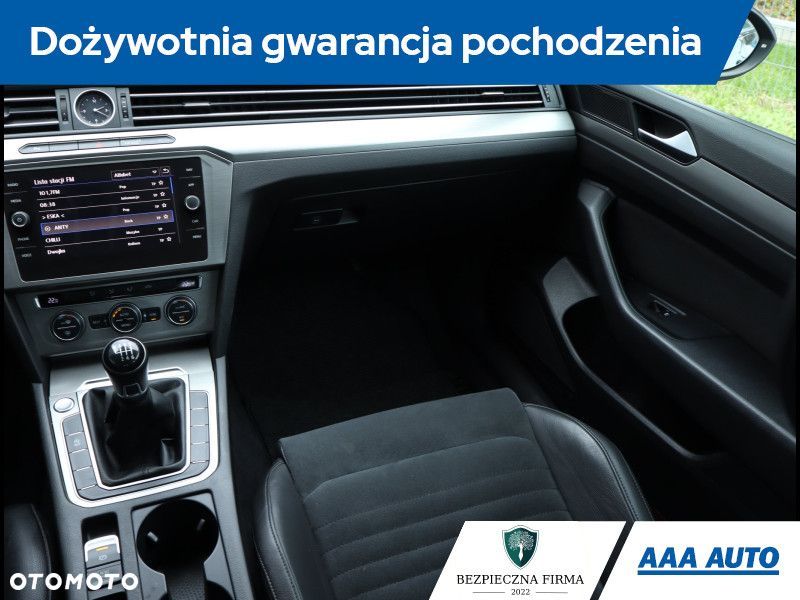 Volkswagen Passat - 9