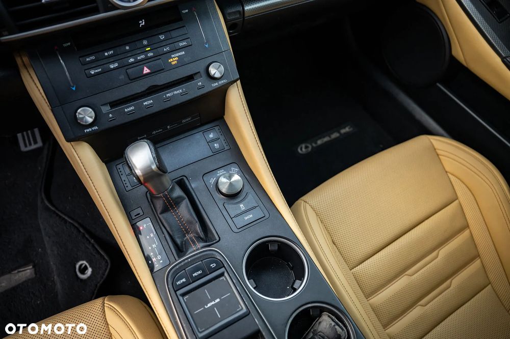 Lexus RC 300 SPORT - 18