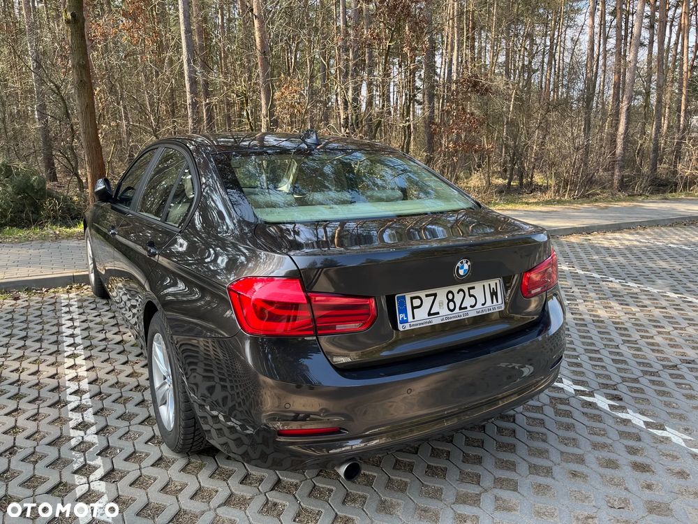 BMW Seria 3 318i - 4