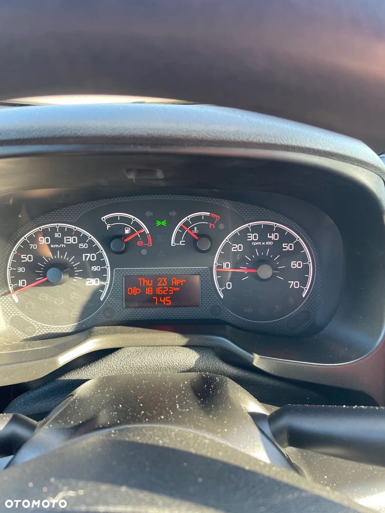 Fiat Fiorino Kombi Adventure - 16