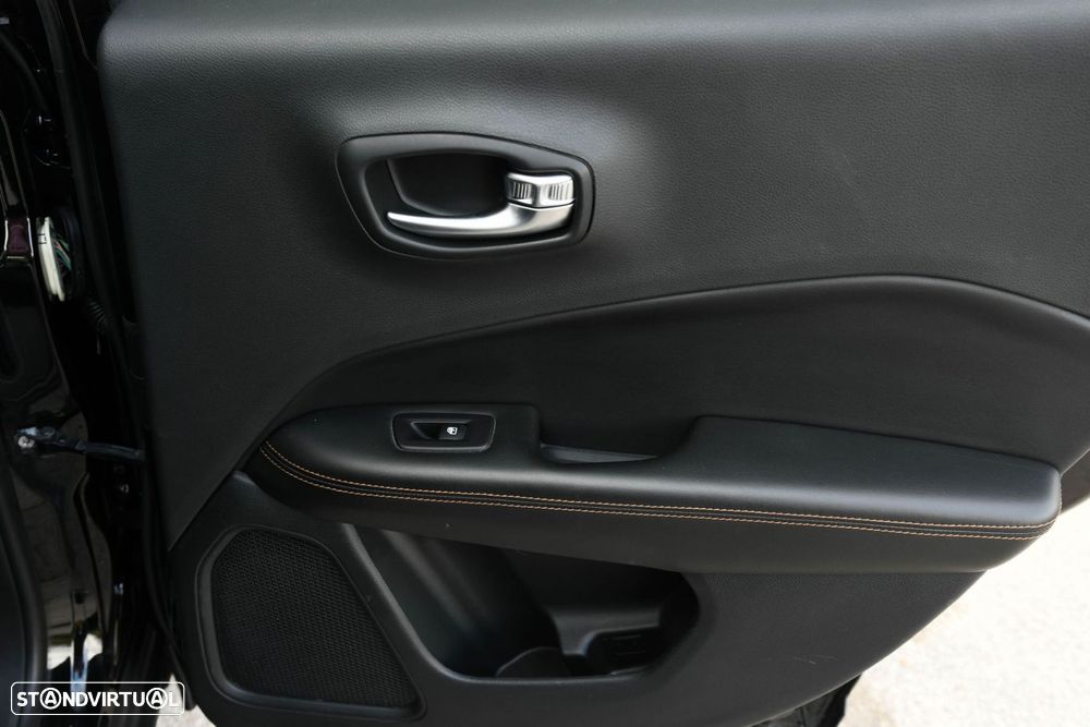 Jeep Compass 1.3 TG Limited - 30