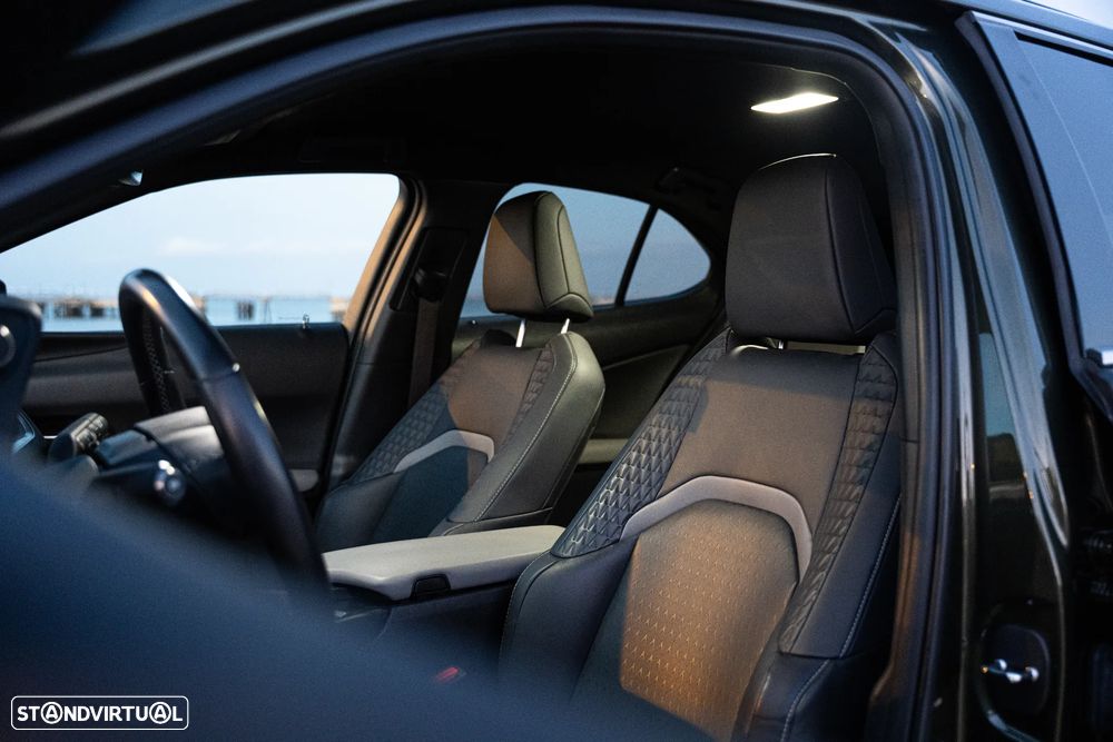 Lexus UX 250h Special Edition (LCA) - 10