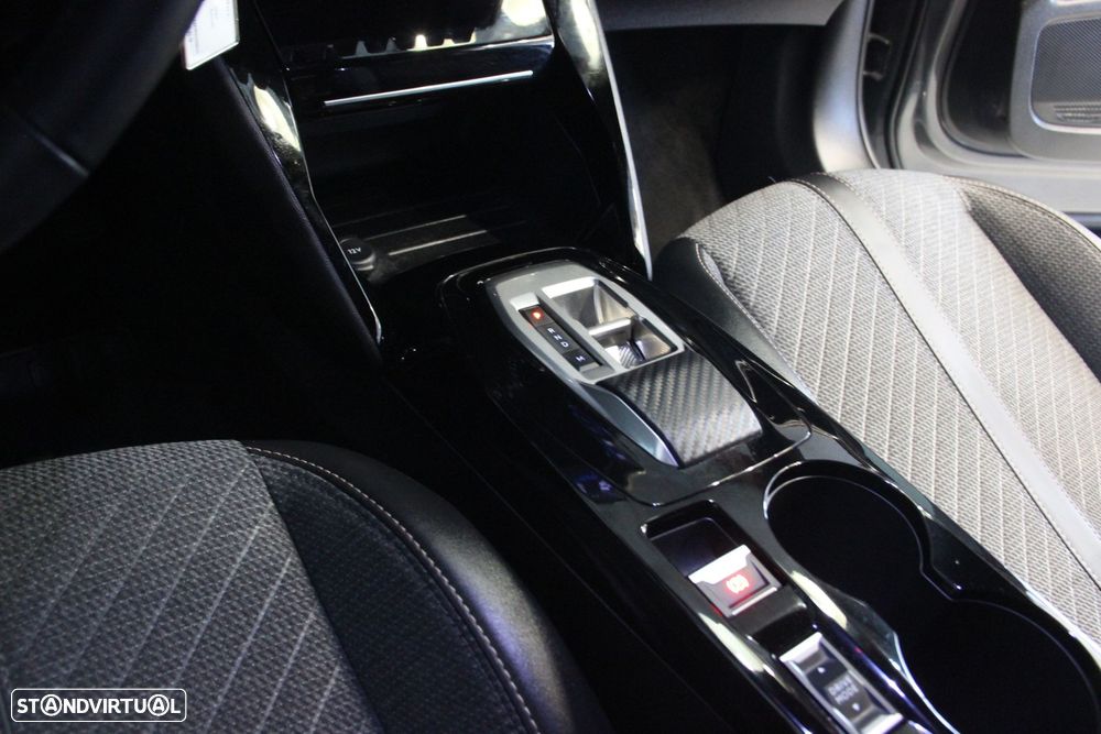 Peugeot 2008 1.2 Hybrid Allure e-DCS6 - 10