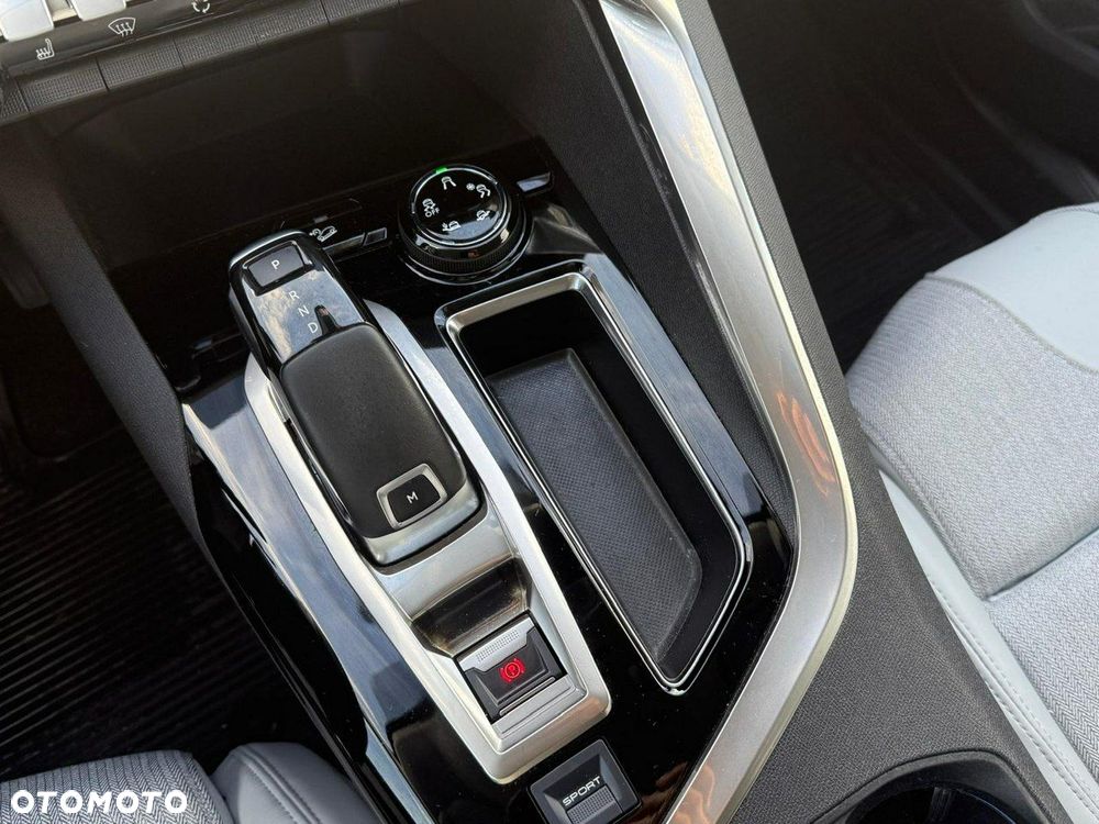 Peugeot 5008 1.6 PureTech Allure S&S EAT8 - 27