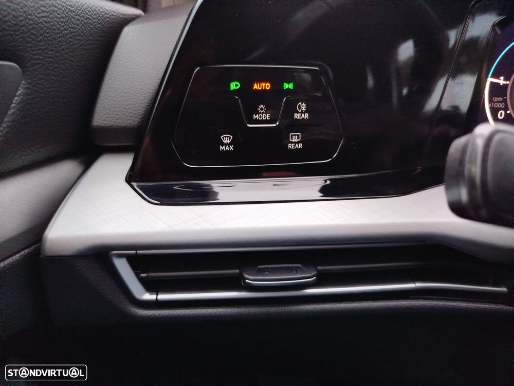 VW Golf Variant 2.0 TDi Life - 33