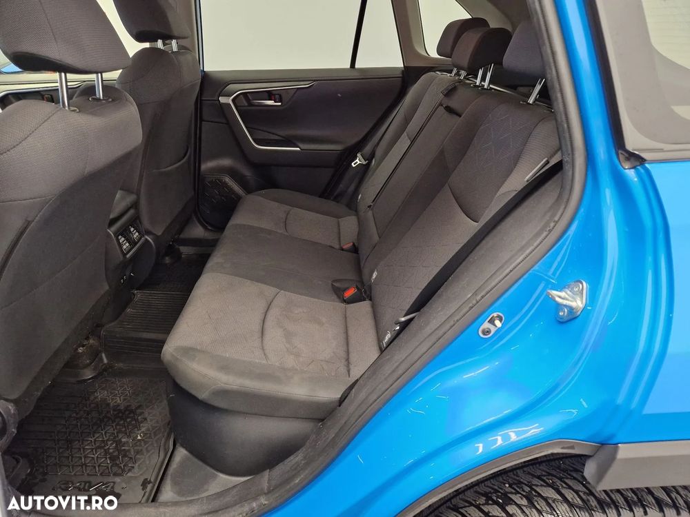 Toyota RAV4 - 8